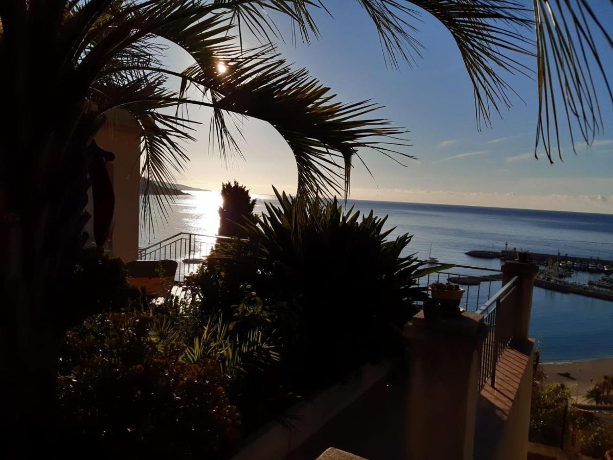 Villa L'Ensoleillee Vue Panoramique Mer, 250 M De La Plage Et Du Centre Ville 芒通 外观 照片