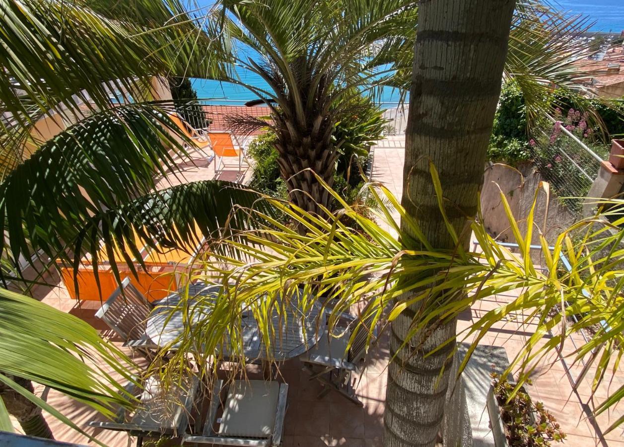 Villa L'Ensoleillee Vue Panoramique Mer, 250 M De La Plage Et Du Centre Ville 芒通 外观 照片