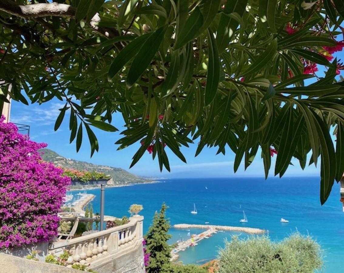 Villa L'Ensoleillee Vue Panoramique Mer, 250 M De La Plage Et Du Centre Ville 芒通 外观 照片